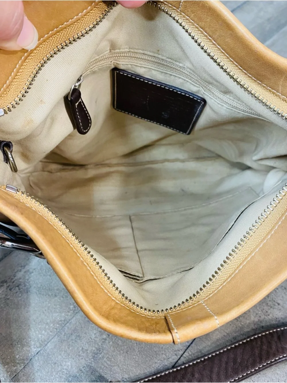 Coach Soho Slim Duffle 1453 Shoulder Bag Tan Leather Brown Crossbody Bag Purse - Picture 11 of 12